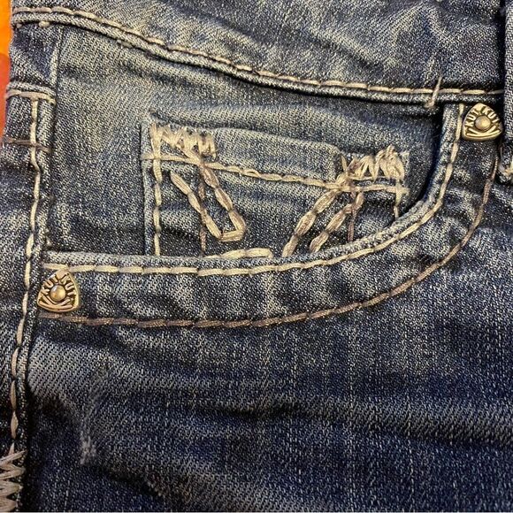 KUT from the Kloth Capris, Size 8. (J24) - Picture 7 of 10